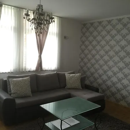 ツヴェツカ アパート ブレッド